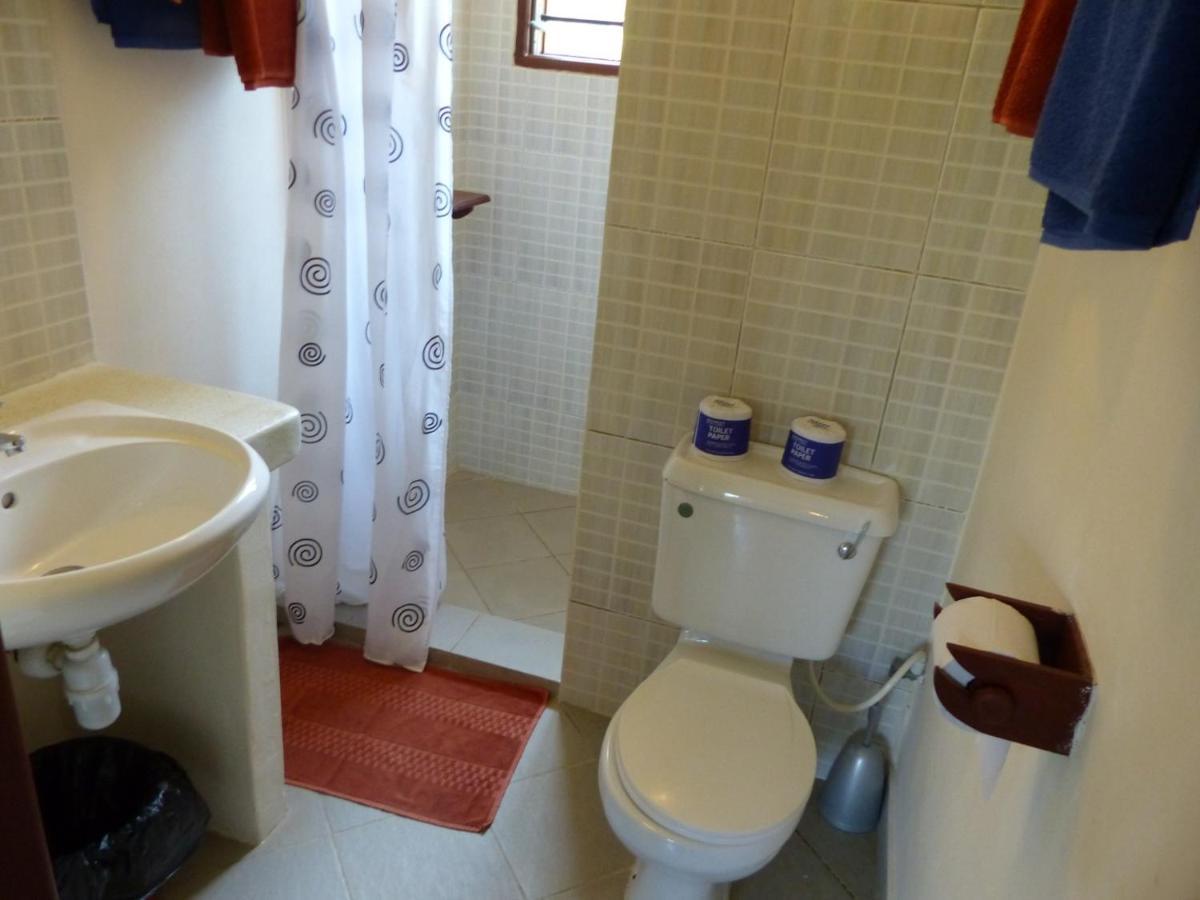Safina Cottages Diani Beach Esterno foto