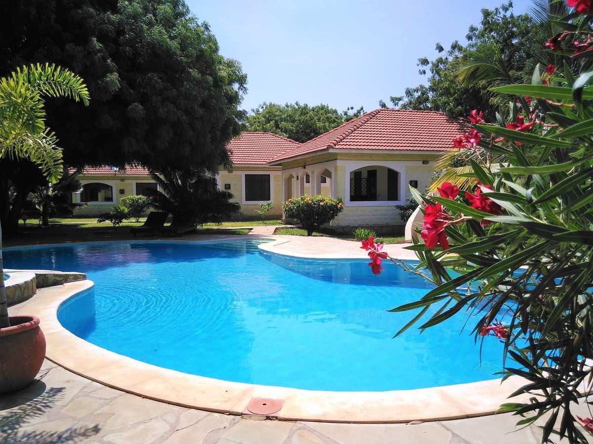 Safina Cottages Diani Beach Esterno foto