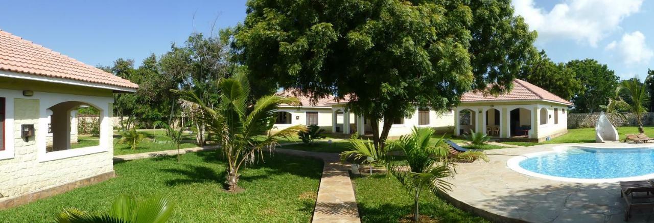 Safina Cottages Diani Beach Esterno foto